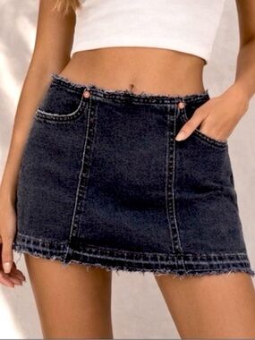 RE/DONE Denim Mini Skirt Low Rise Blackened Blue Size 28 NWT